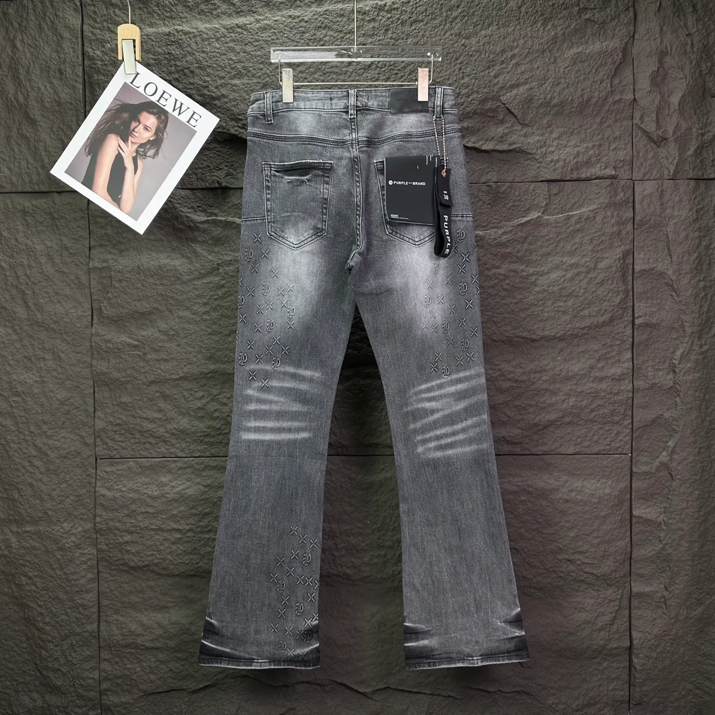 PURPLE BRAND 2026New Arrival Embossed Washed and Distressed Couple Style Washed Loose Bootcut Jeans High Version High Version Top Ceiling Quality Styles with different washed textures, very friendly to people with thin legs and thick legs. The bootcut version is very flattering to the leg shape. Moderate length that never goes out of style, easy to match with casual, basic styling for various styles, a must-have in the wardrobe! The fabric is stiff but also makes the upper body soft without losing texture. The washing process is even more perfect. It is a must-have item for everyone! ! ! Washed wheat, hang tag, pants label, three labels complete Color: Light Black Size: 28, 30, 32, 34, 36 (five sizes)